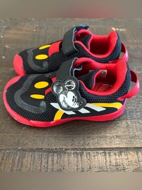 NWOT adidas Toddler Active Play x Mickey Mouse Sneakers, size 8